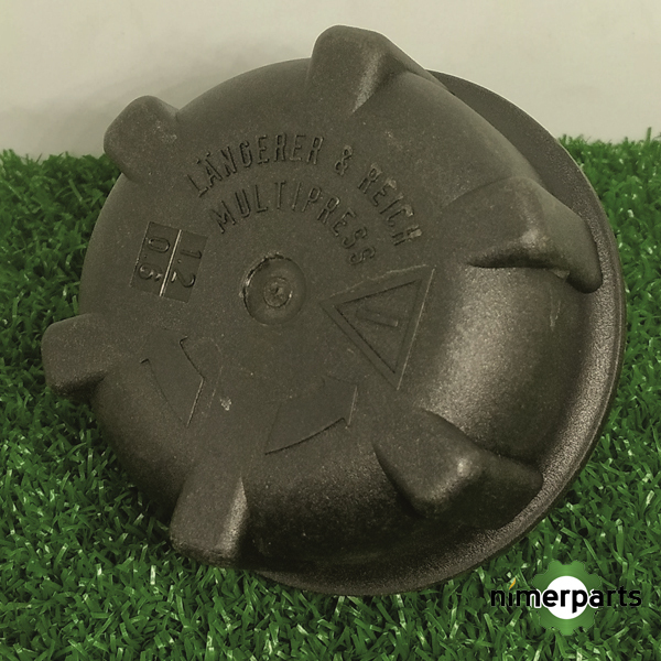 AL58894 - S50 John Deere Radiator Bottle plug