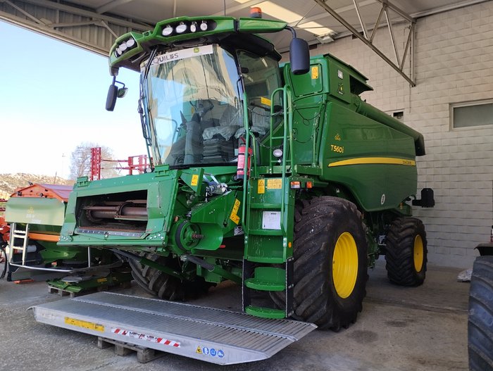 COSECHADORA JOHN DEERE T560